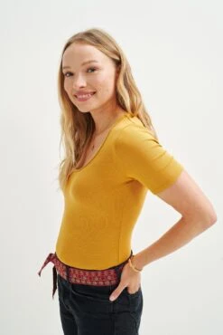 Itana Dream Rib Tee - Chai -Outlet Sleek Vest Store 0018 Short Sleeve Itana Chai 1321 web 1baee1fe 4bb5 48fa 8369 cc8abed506dd