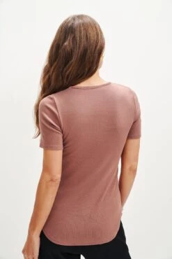 Itana Dream Rib Tee - Quartz -Outlet Sleek Vest Store 0018 Short Sleeve Itana Quartz 0787 web 490bd943 fe9e 40a1 8cef df97085ae170