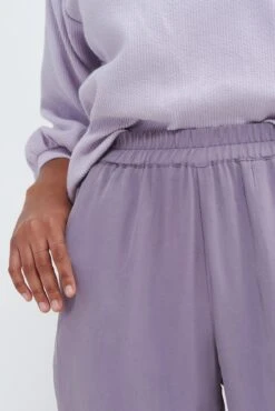 Henri Cupro Joggers - Lilac 9 Henri Cupro Joggers - Lilac -Outlet Sleek Vest Store 0074 Henri Cupro Lilac 0872 Web 6078bbd8 8d6a 4952 81f3 d25189f3adf5