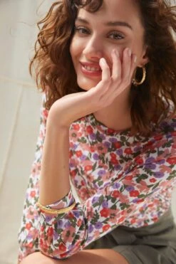 Issa Silken Modal Tee - Seaside Floral -Outlet Sleek Vest Store 0111IssaSilkenModalSeasideFloral 2698 4fa89ed7 20d0 4b48 a62b 41cfae54e83a