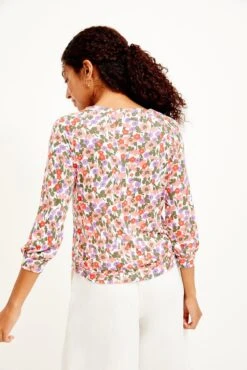 Issa Silken Modal Tee - Seaside Floral -Outlet Sleek Vest Store 0111 Issa Silken Modal Seaside Floral 1977 web 6dcedd21 5baa 4f09 bf96 014cab5f46dd