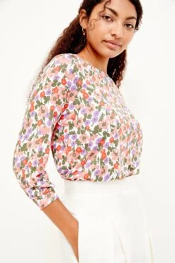 Issa Silken Modal Tee - Seaside Floral -Outlet Sleek Vest Store 0111 Issa Silken Modal Seaside Floral 2087 web 7b894aab 2a1c 4f8b af6e 8e9aa32a2f87