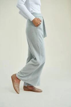 Coco Cloud Rib Pants - Dove - ReAmour -Outlet Sleek Vest Store 0177 Coco Sweater Rib Dove 3268 web 2b7ecd39 2070 4323 a774 861e4de931e0