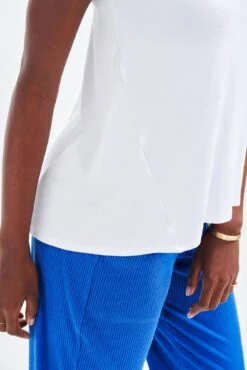 Sabel Dream Knit Tank - White -Outlet Sleek Vest Store 0193 Sabel White 1630 web faa2403b 4603 4f8c bdfe 7bb4894e8dda