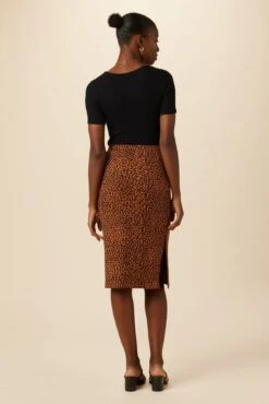 Vindy Reverie Knit Skirt - Almond Leopard Print -Outlet Sleek Vest Store 0220 Vindy Almond Leopard 3