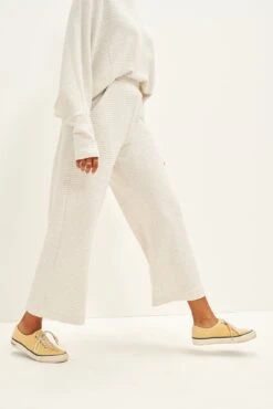 Willow Scallop Knit Pants - ReAmour -Outlet Sleek Vest Store 0327 Willow Scallop Natural Birch 1787 web 17635c5e c482 40fa 831b d06b6af287ad