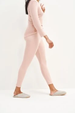 Magda Cropped Dream Rib Leggings - Rose -Outlet Sleek Vest Store 0333 Cropped Magda Dream Rib Rose 0330 web 33e29430 9763 4e26 8621 95aa72c1307f