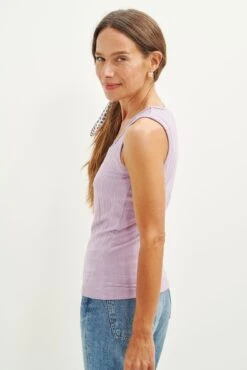 Bettina Ribbed Tank - Lavender - ReAmour -Outlet Sleek Vest Store 0384 Bettina Lavender 2639 web 8c62f6e7 198e 4409 b8fa c96ec9caa37e