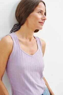 Bettina Ribbed Tank - Lavender - ReAmour -Outlet Sleek Vest Store 0384 Bettina Lavender 2723 web a40b0878 b3d3 4975 a4dc 3fb31d8add1f