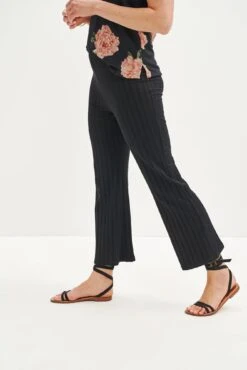 Gwen Ribbed Pants - Black -Outlet Sleek Vest Store 0389 Gwen Black 1706 web d2fd6222 ba71 4cf5 a721 f4e4d299f800