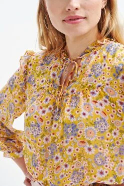 Camila Nouveau Silk Blouse - ReAmour -Outlet Sleek Vest Store 0394 Camila Sunflower 0249 web 9ee03691 e894 4f54 b951 fffc31cc0847