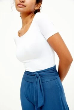 Gia Dream Knit Pants - ReAmour 19 Gia Dream Knit Pants - ReAmour -Outlet Sleek Vest Store 0439 Gia Azure 0384 web 2402d56d f8f9 4bf8 a12b 81380e93f409