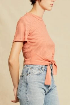 Jeanette Short Sleeve Tee - Hibiscus -Outlet Sleek Vest Store 0453 Jeanette Hibiscus 1261 web 3a5fb916 42b5 466b 8b43 22b323710210