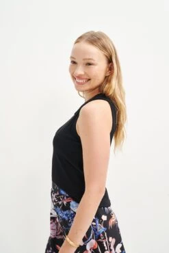 Leomie Paris Rib Tank - ReAmour 27 Leomie Paris Rib Tank - ReAmour -Outlet Sleek Vest Store 0474 Leomie Black 0893 web 71dba2bb 8a88 41d3 aea8 d824900208e1