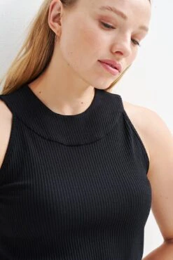 Leomie Paris Rib Tank - ReAmour 29 Leomie Paris Rib Tank - ReAmour -Outlet Sleek Vest Store 0474 Leomie Black 0903 web 09b29f30 5e50 4062 ad26 6d505182e4f8