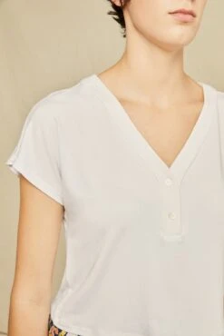 Juliet Dream Knit Tee - White -Outlet Sleek Vest Store 0480 Juliet White 0850 web 45b9c65f 9498 4ec1 beb7 ac2a3f83a6fa