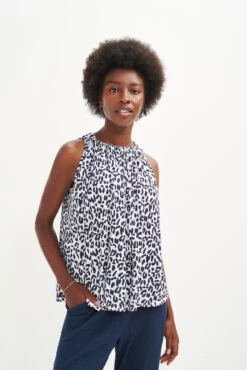Floret Silken Modal Tank - Navy Sauvage - ReAmour -Outlet Sleek Vest Store 0503 Floret Sauvage Print 0180 web f87416e6 9db9 4b9f 87ca 5540c72f1d66