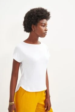 Chessa Dream Knit Tee - White -Outlet Sleek Vest Store 0505 Chessa White 0851 web 6e85fa92 af98 4183 bfd1 ea204111423f