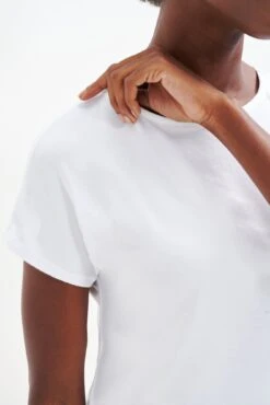 Chessa Dream Knit Tee - White -Outlet Sleek Vest Store 0505 Chessa White 0868 web c3c1127a ab61 4eb7 8f6f cca57cdb985e