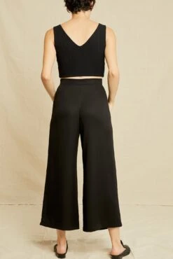 Rosa Paris Rib Tank - Black - ReAmour -Outlet Sleek Vest Store 0516 Rosa Black 0704 web fdba43a7 8384 4f56 b020 f8b3f391f191