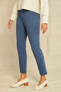 Graziella Ponte Twill Pants - Azure -Outlet Sleek Vest Store 0548 Graziella Azure 3831 web 0e755d66 3a68 4522 9cb8 3a5190832ced