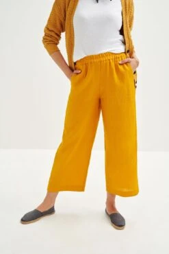 Salice Linen Pants - ReAmour 22 Salice Linen Pants - ReAmour -Outlet Sleek Vest Store 0558 Salice Linen Sunflower 1973 web 1b8f073a b68b 433e 91f3 aa6beb59443d