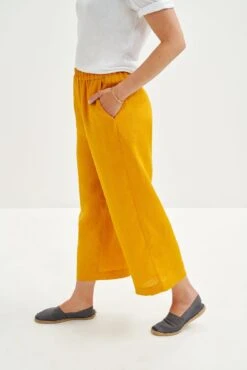 Salice Linen Pants - ReAmour 23 Salice Linen Pants - ReAmour -Outlet Sleek Vest Store 0558 Salice Linen Sunflower 1994 web 73fd2c7e d046 4e6f 8a37 b913a0255c26