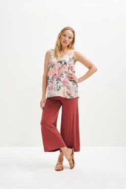 Ninette Upcycled Tank - ReAmour -Outlet Sleek Vest Store 0589 Ninette Upcycled Genoa Floral 0408 web bf1cb70f f7d5 44a9 aa28 0c9b3ea9a233