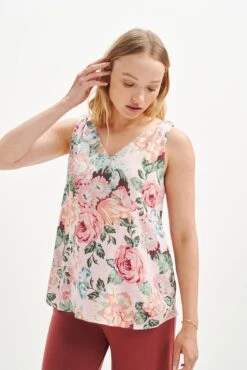 Ninette Upcycled Tank - ReAmour -Outlet Sleek Vest Store 0589 Ninette Upcycled Genoa Floral 0422 web 292e8b9a c7bf 4282 98bd 738bb6ff7d83
