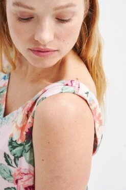 Ninette Upcycled Tank - ReAmour -Outlet Sleek Vest Store 0589 Ninette Upcycled Genoa Floral 0490 web 151c9311 db96 455f 8da7 4412f9227d7f