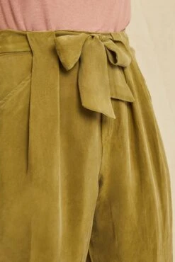 Eve Cottonseed Cupro Pants - Matcha -Outlet Sleek Vest Store 0704 Eve Matcha 3883 web 9917d7ce aba7 4bb6 9e7f dfabd00de2b2