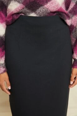 Alice Ponte Midi Skirt - Black 7 Alice Ponte Midi Skirt - Black -Outlet Sleek Vest Store 0739 Alice Black 00364 web 5bb452cd a291 4a42 8d7e 888d6aeaba83