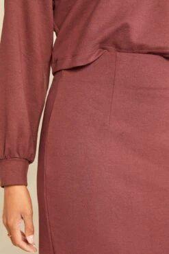 Alice Ponte Midi Skirt - Mocha 7 Alice Ponte Midi Skirt - Mocha -Outlet Sleek Vest Store 0739 Alice Mocha 0418 web e67198e5 40a7 49a5 9f12 69d61eeaa413