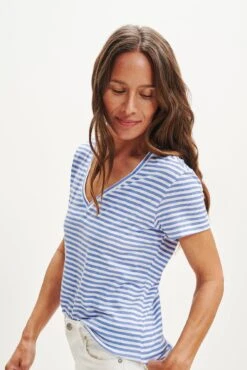 Joline Reverie Slub Tee - Soleil Stripe Sky -Outlet Sleek Vest Store 1334 Joline Soliel Stripe Sky Ivory 2040 web 72321aa8 73cc 4cdb 8a63 12c69a5a0364
