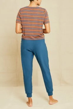 Tara Dream Knit Cropped Tee -Outlet Sleek Vest Store 211013 AV October ECOMM 0231TaraModalRivoliStripe 5624 web