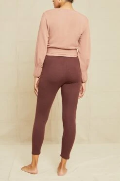 Magda Cropped Dream Rib Leggings - Mocha -Outlet Sleek Vest Store 211013 AV October ECOMM 0333MagdaDreamRibMocha 9454 web 0cfa94f9 86fb 4a73 97d9 8c4d3070cf92