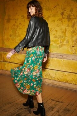 Blaze Washable Silk Skirt - Rosalind Floral -Outlet Sleek Vest Store 2518 Flannery Knit Harbor Stripe Black Rose 85 8371 5fd16f02 9f5c 437f 95e1 032412b0f0f5