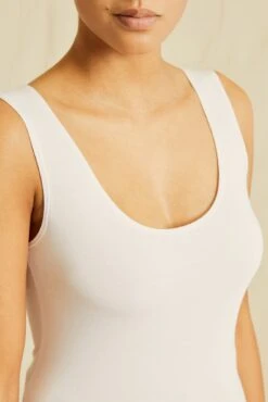 Iris Dream Knit Tank - Black - ReAmour -Outlet Sleek Vest Store 4012IrisScoopNeckTankWhite 3040 web 72f5537a 188b 4551 9b90 f83d7fa33283