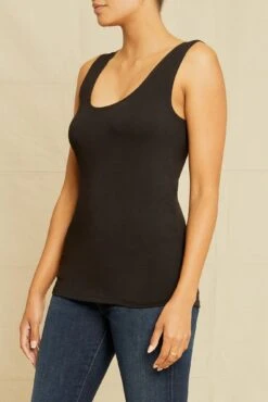 Iris Dream Knit Tank - Black - ReAmour -Outlet Sleek Vest Store 4012 Iris Scoop Neck Tank Black 3709 web 116cb2b7 4e48 4875 9428 5c969de2bd54