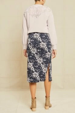 Vindy Sweater Knit Skirt - Lola Floral Blue -Outlet Sleek Vest Store 7606 Vindy Sweater Lola Floral 11079 web 6591db71 201c 4e9f 9b36 fbbc7b7d0f96