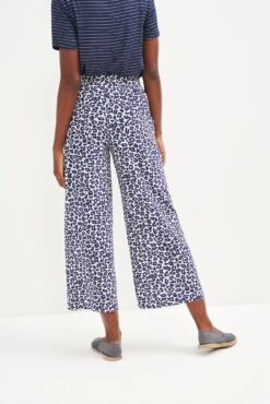 Salice Washable Silk Pants - Navy Sauvage 9 Salice Washable Silk Pants - Navy Sauvage -Outlet Sleek Vest Store 9388 Salice Washable Silk Sauvage Print 0402 web 5d75f935 89ff 4cb0 8e0c 3c72266c2bc7