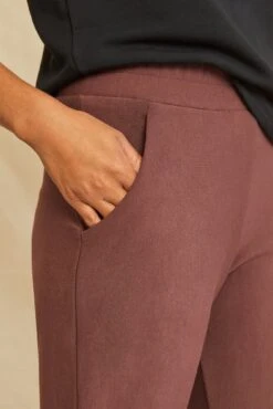 Skylar Luxe Fleece Joggers - Mocha -Outlet Sleek Vest Store 9647 Skylar Luxe Mocha 2228 web e4358fb3 7b10 40e3 b6e0 c1548cebaabd