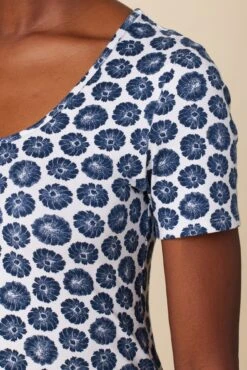 Cara Reverie Knit Tee - Calico Navy -Outlet Sleek Vest Store 9818R1 SS Cara Calico Navy 4