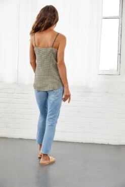 Barlow Scallop Knit Cami 19 Barlow Scallop Knit Cami -Outlet Sleek Vest Store 9914 Barlow Scallop Olive Natural 0024 web