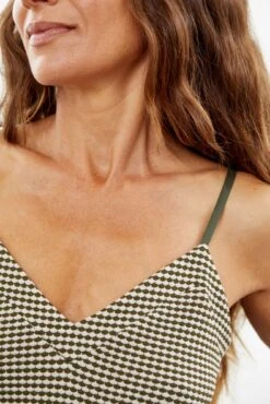 Barlow Scallop Knit Cami 18 Barlow Scallop Knit Cami -Outlet Sleek Vest Store 9914 Barlow Scallop Olive Natural 0090 web