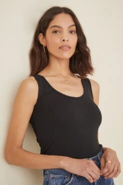 Mirabelle Dream Rib Tank - ReAmour -Outlet Sleek Vest Store Mirabelle Black 3127 web 63362276 cf29 4235 8332 1d83bbb1935e