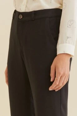 Oralie Pants - ReAmour -Outlet Sleek Vest Store Oralie Black 1529 web 78e30ea7 61cd 49ca 8795 ff5e7379b2e4