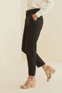 Oralie Pants - ReAmour -Outlet Sleek Vest Store Oralie Black 1550 web 779b3cfd 6d84 4ab2 b2fc 5854e2e8f177