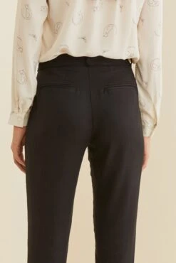 Oralie Pants - ReAmour -Outlet Sleek Vest Store Oralie Black 1553 web f02248c0 3fba 4516 8365 4218a125c18c