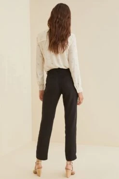 Oralie Pants - ReAmour -Outlet Sleek Vest Store Oralie Black 1564 web 1f3f3b63 35ab 4602 b354 66d0654d4e9e